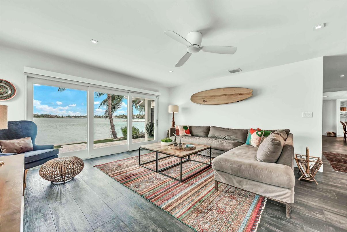 Interior, Living room, Recessed Lighting, Water, Wood Texture Flooring