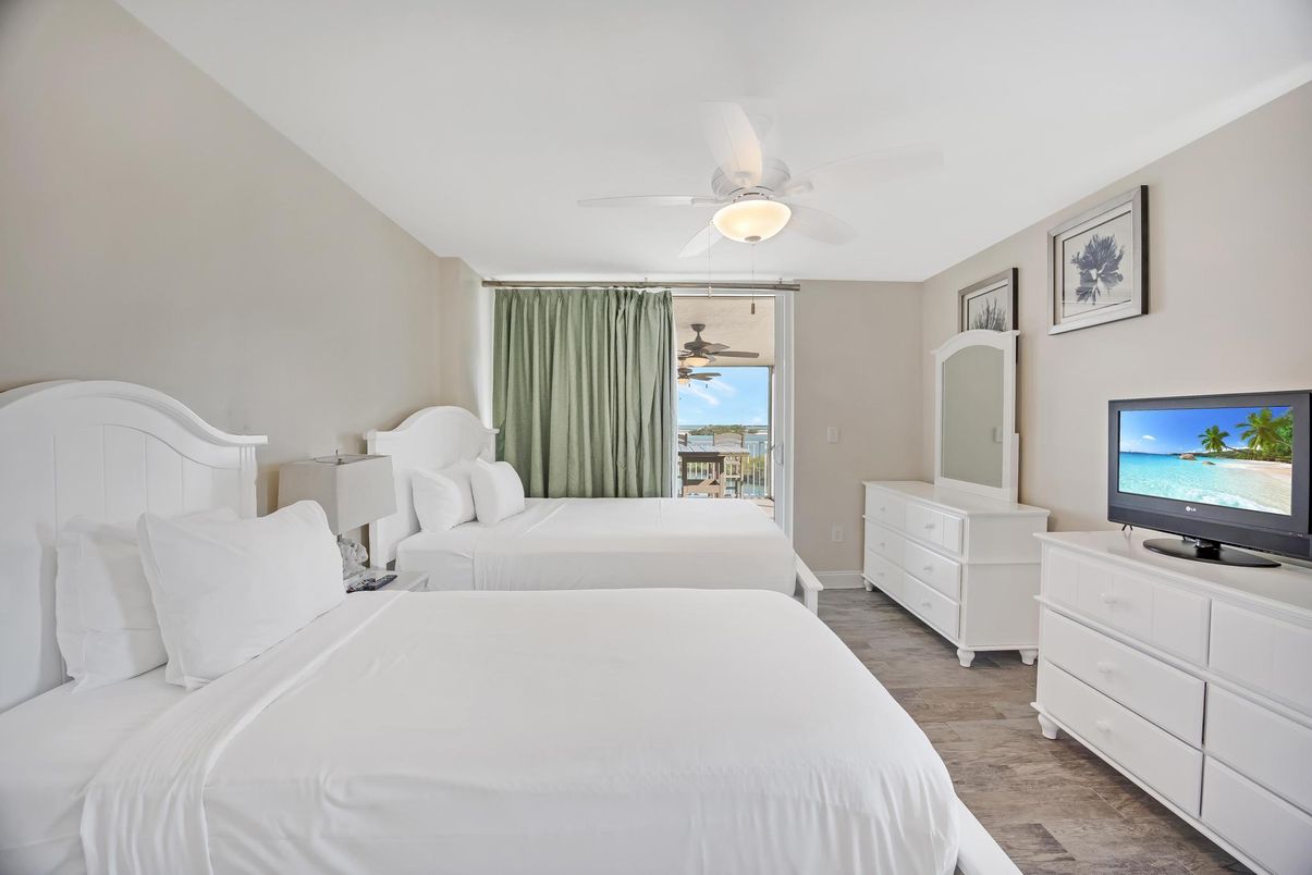 Bedroom, Interior, Water, Wood Texture Flooring