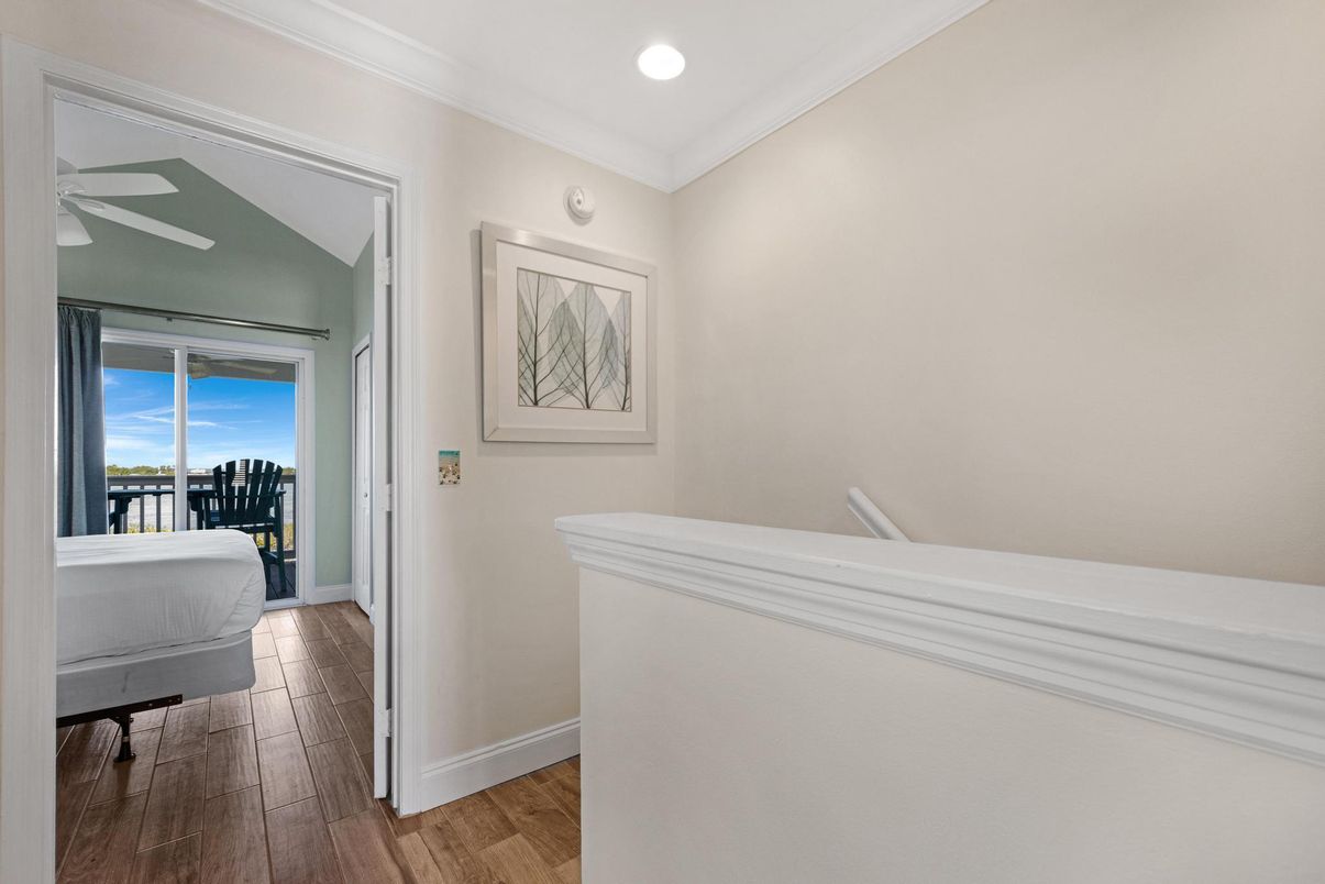 Interior, Recessed Lighting, Water, Wood Texture Flooring