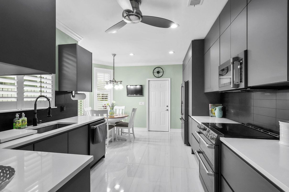 Dining room, Interior, Kitchen, Pendant Lights, Recessed Lighting, Stainless Steel Appliances