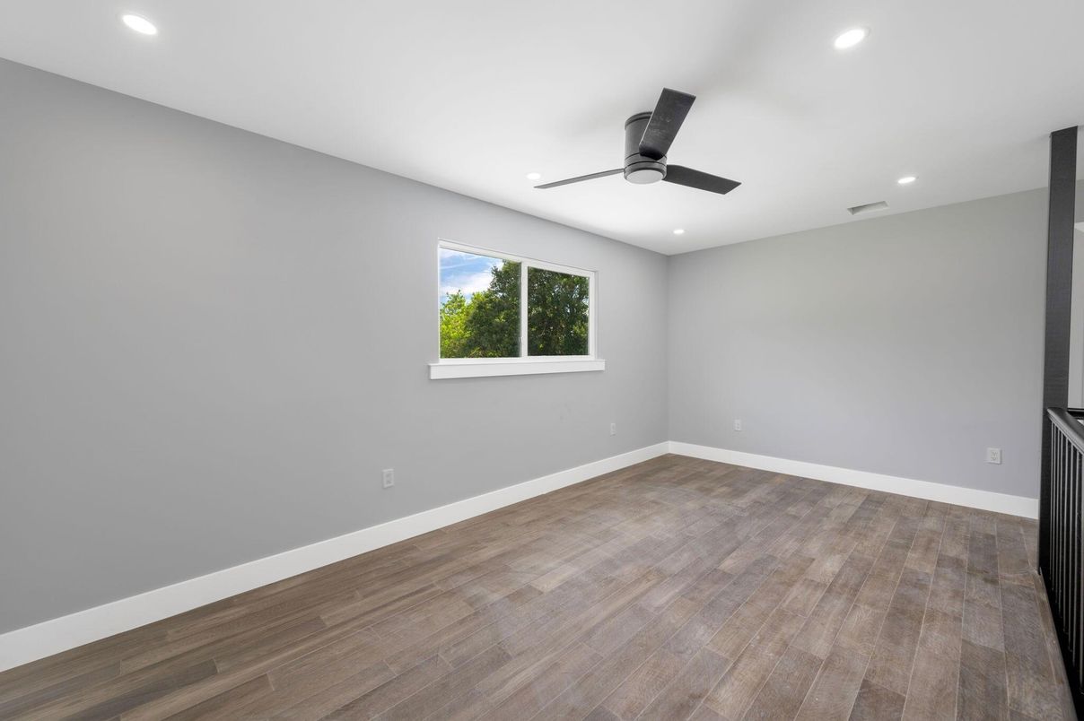Empty room, Interior, Recessed Lighting, Wood Texture Flooring