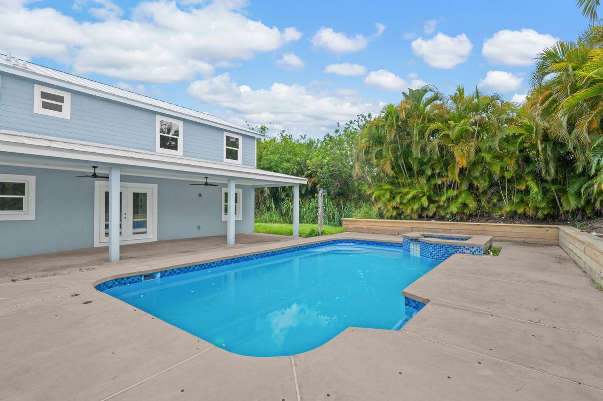 Exterior, Pool