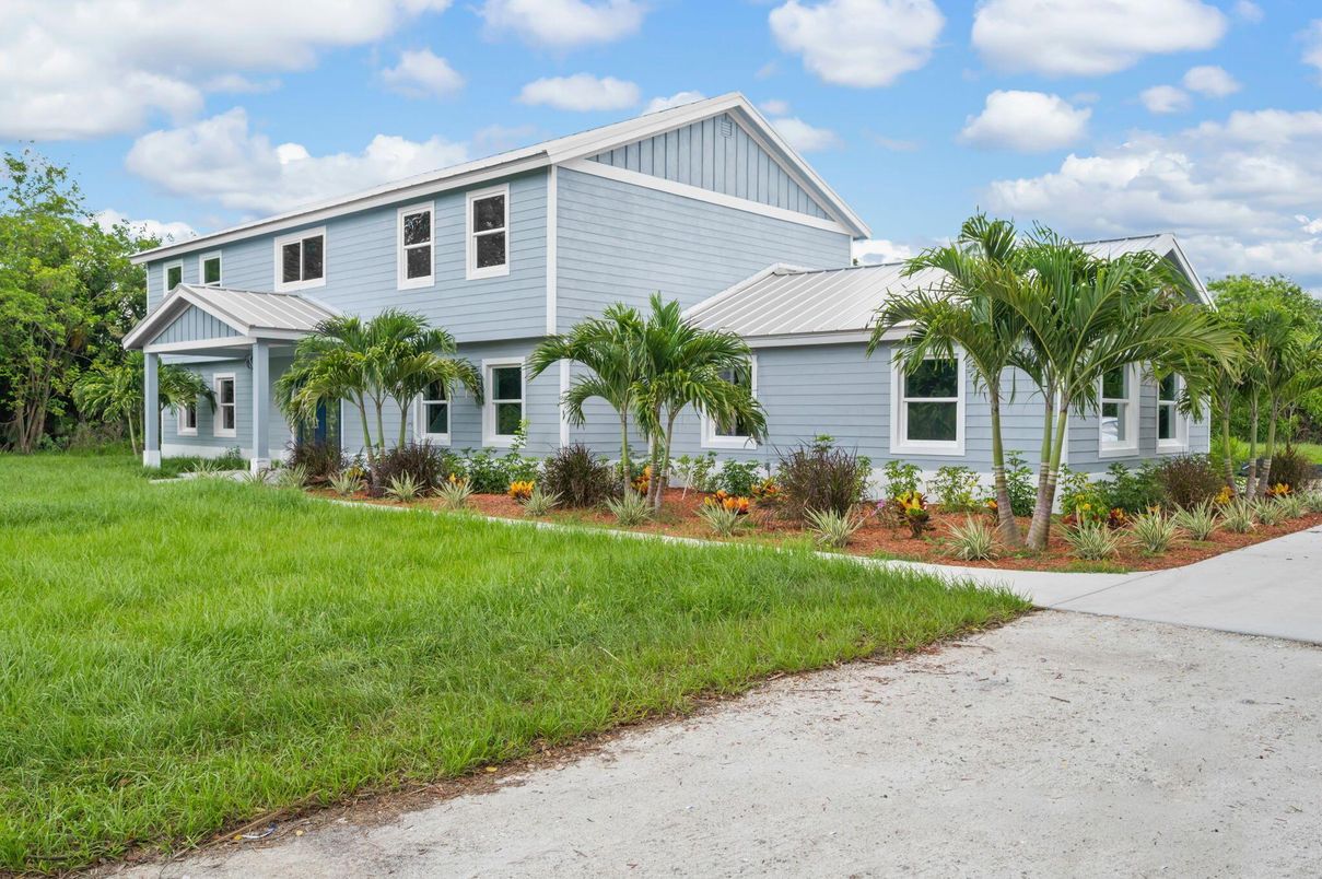 Exterior, Facade, Farmhouse