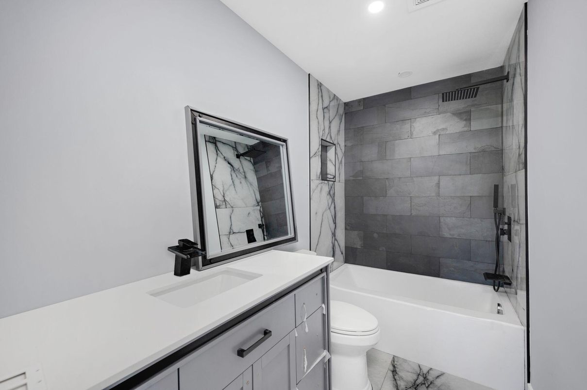 Bathroom, Interior, Recessed Lighting