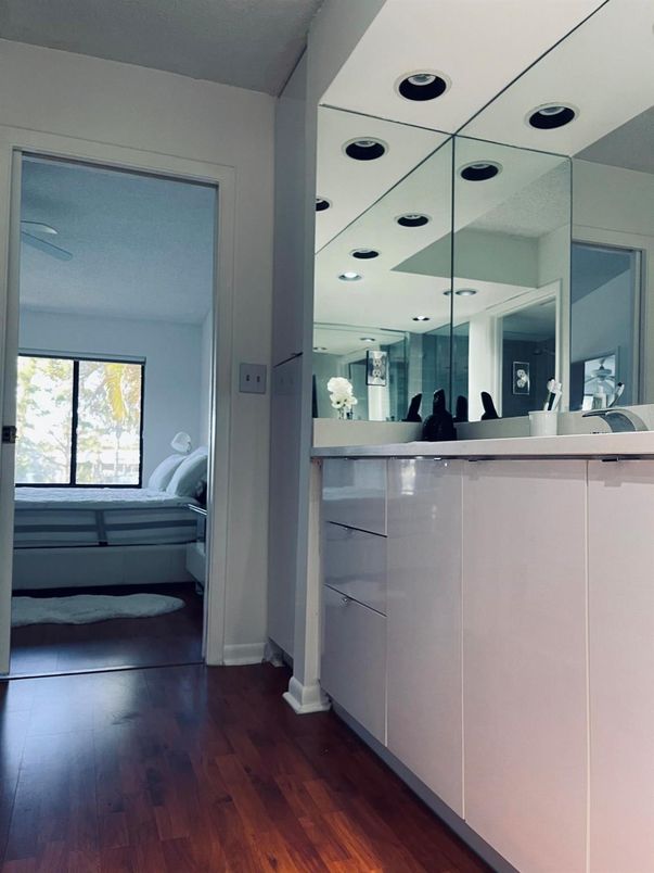 Interior, Recessed Lighting, Wood Texture Flooring