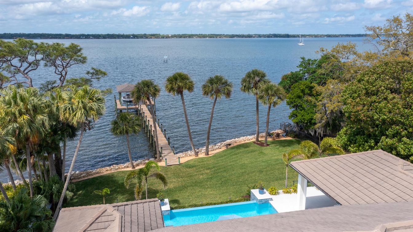 Exterior, Pool, Water