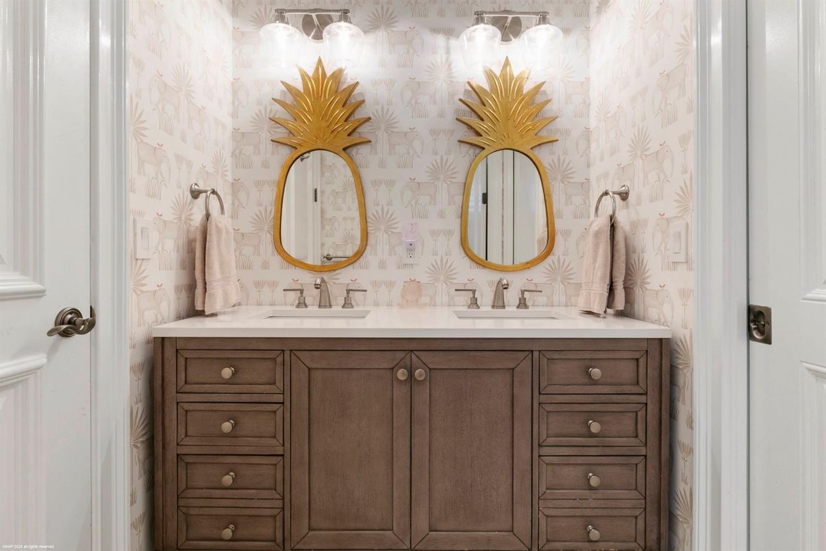 Bathroom, Dual Sink Vanities, Interior