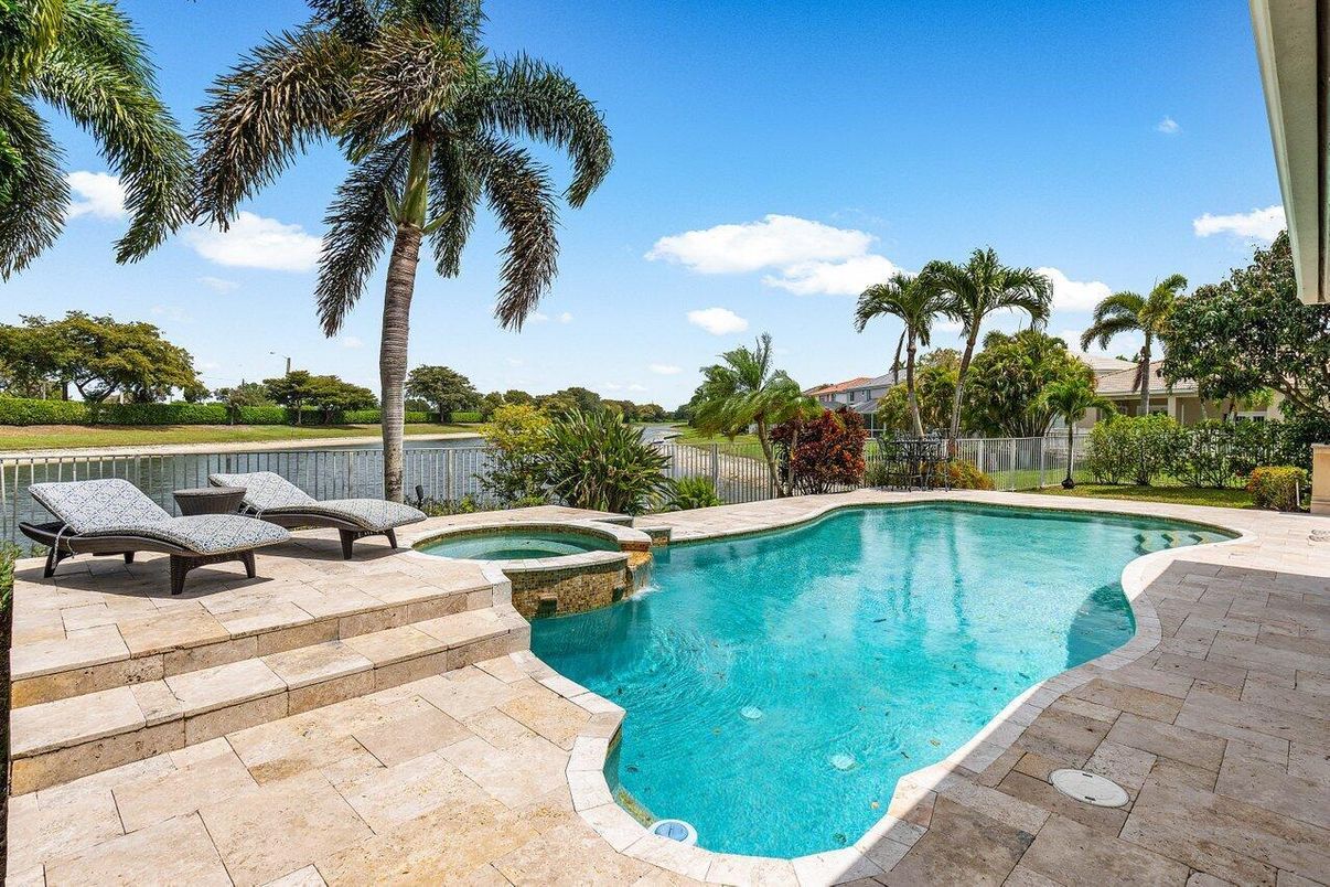 Exterior, Pool, Water