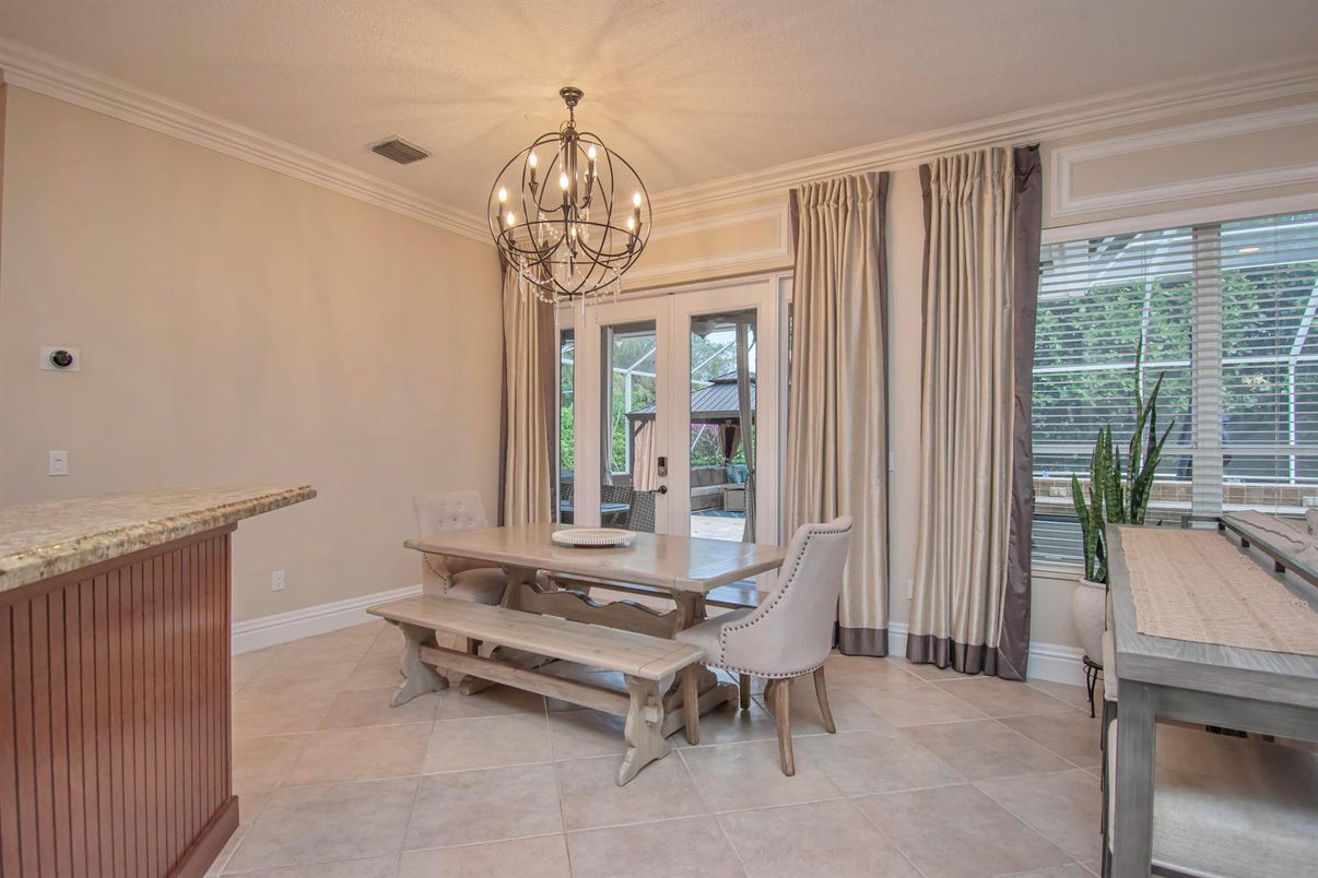 Chandelier, Dining room, Interior