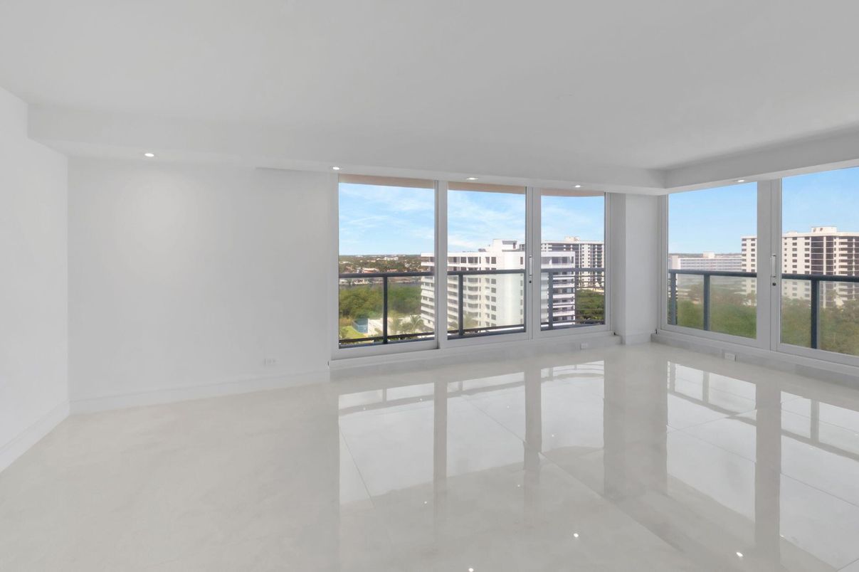 Empty room, Interior, Recessed Lighting, Water