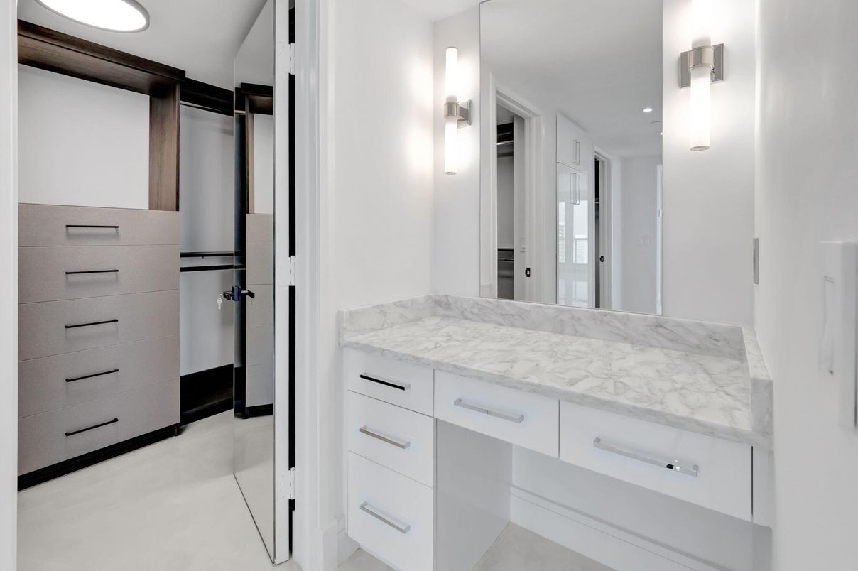 Bathroom, Interior, Recessed Lighting