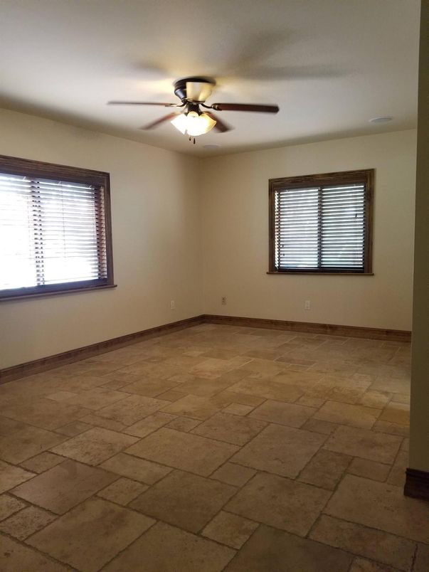 Empty room, Interior