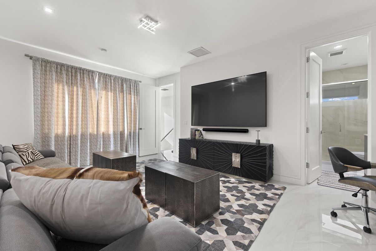 Bathroom, Interior, Living room, Recessed Lighting