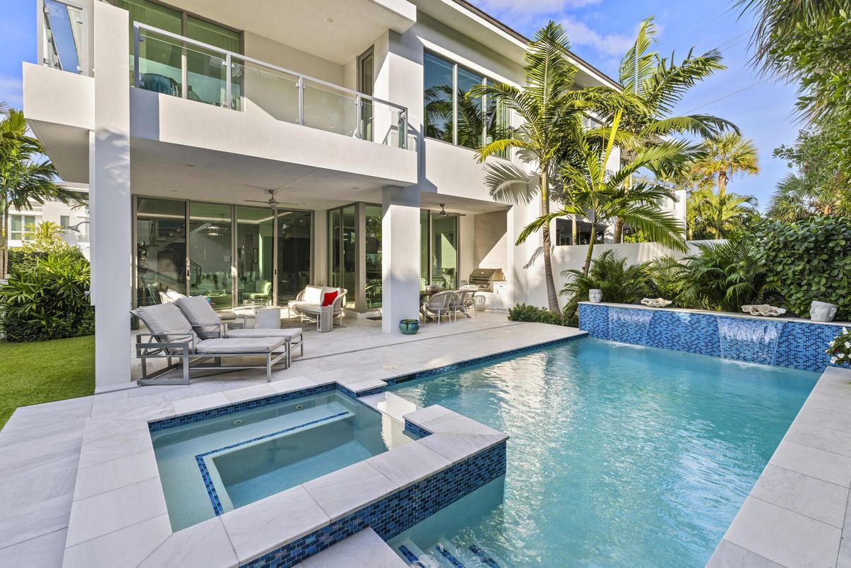 Exterior, Pool