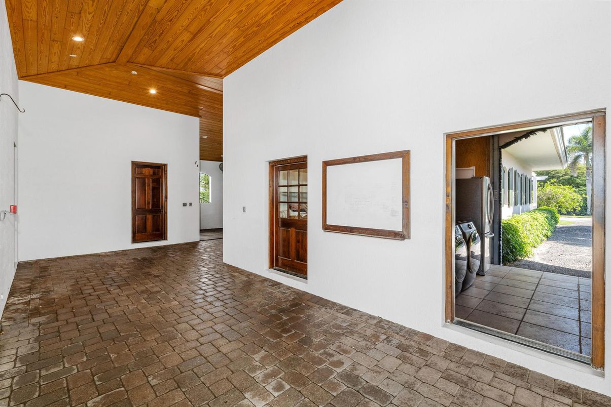 Interior, Recessed Lighting, Washer, Wooden Ceilings