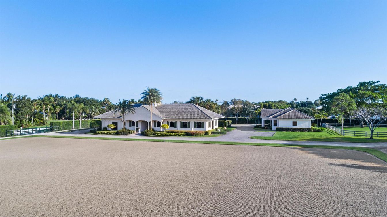 Backyard, Exterior, Facade, Ranch