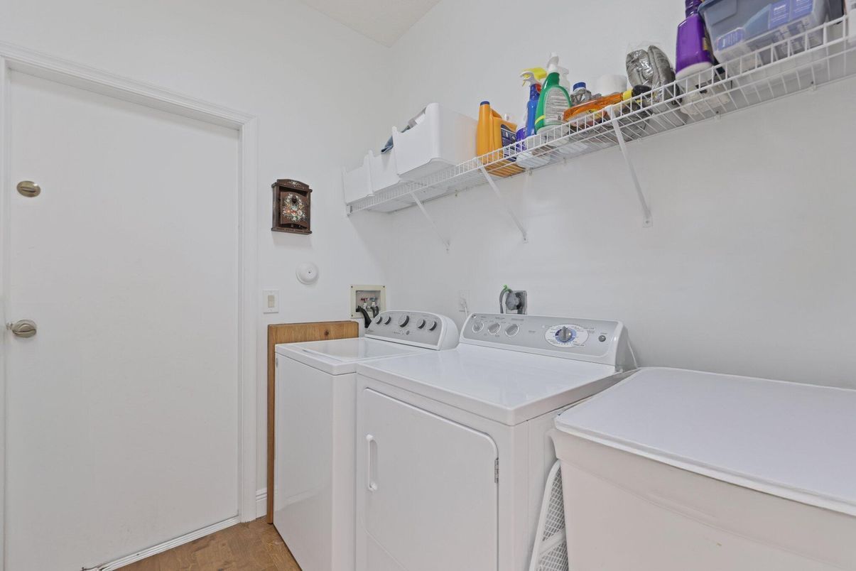 Interior, Washer, Wood Texture Flooring