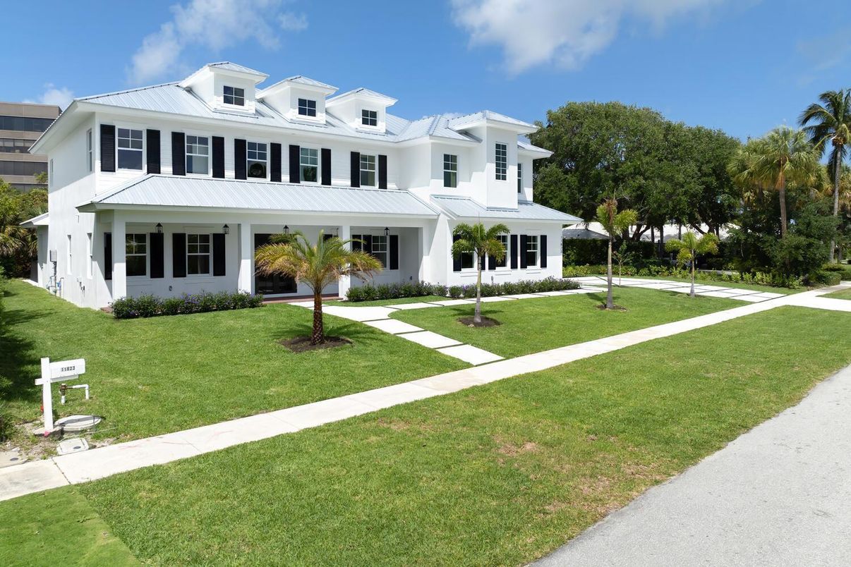 Exterior, Facade, Farmhouse