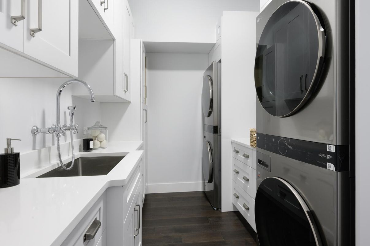 Interior, Kitchen, Washer, Wood Texture Flooring