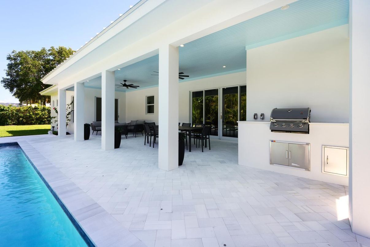 Exterior, Pool