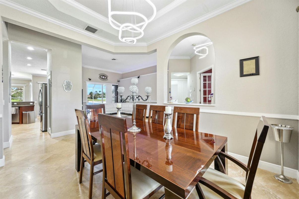 Dining room, Interior, Pendant Lights, Recessed Lighting