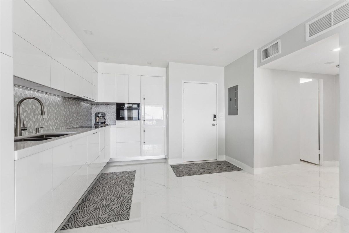 Interior, Kitchen, Marble, Recessed Lighting