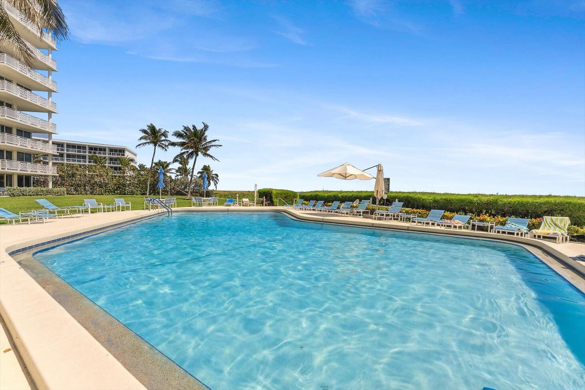 Exterior, Pool