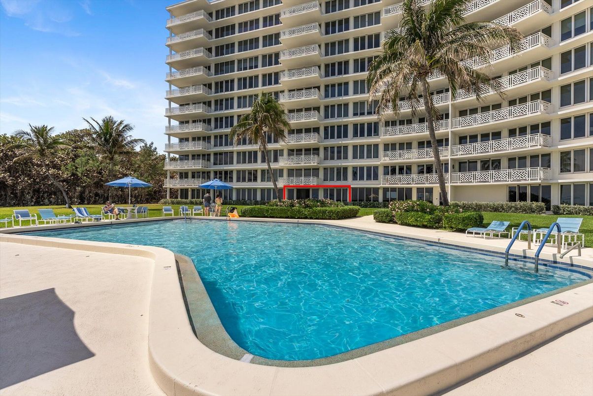 Exterior, Pool