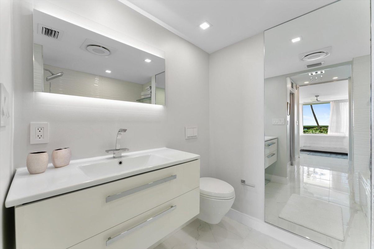 Bathroom, Interior, Marble, Recessed Lighting