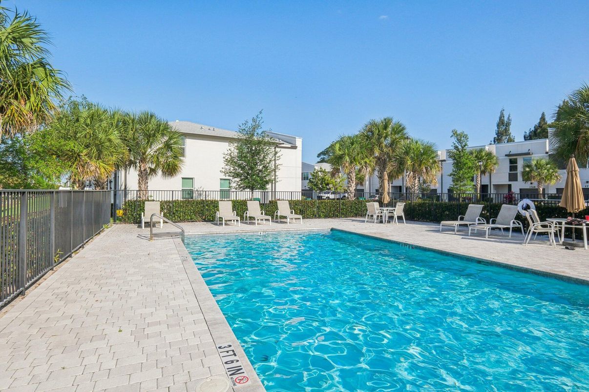 Exterior, Pool