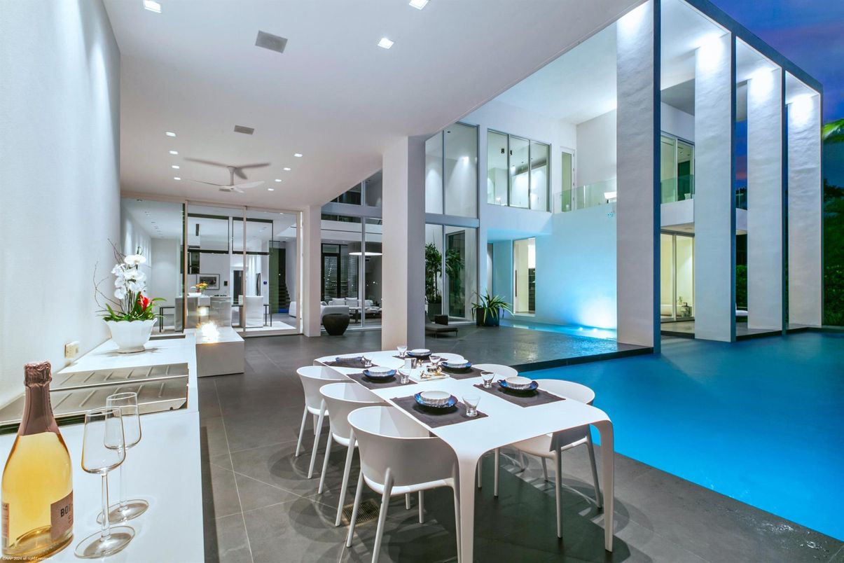 Dining room, Interior, Pool, Recessed Lighting