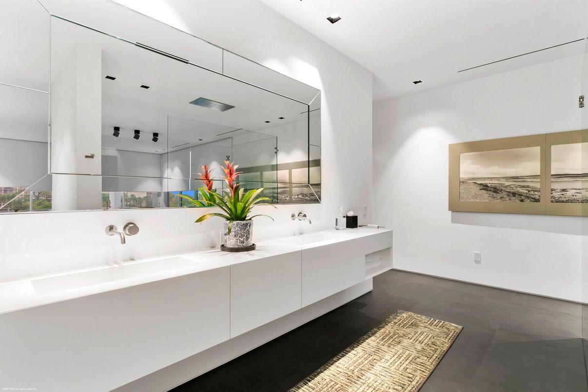 Bathroom, Dual Sink Vanities, Interior, Recessed Lighting