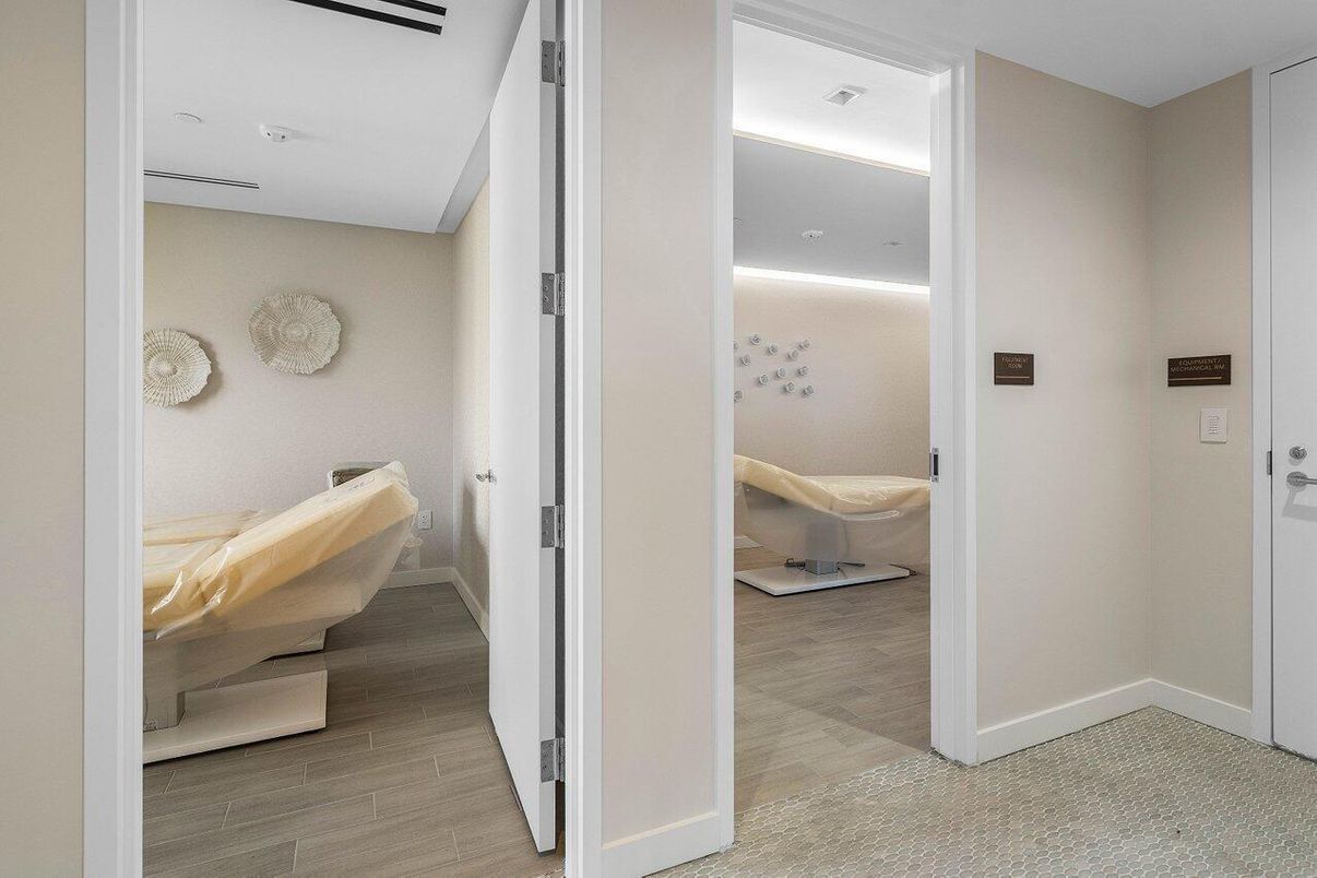 Bathroom, Interior, Recessed Lighting, Wood Texture Flooring