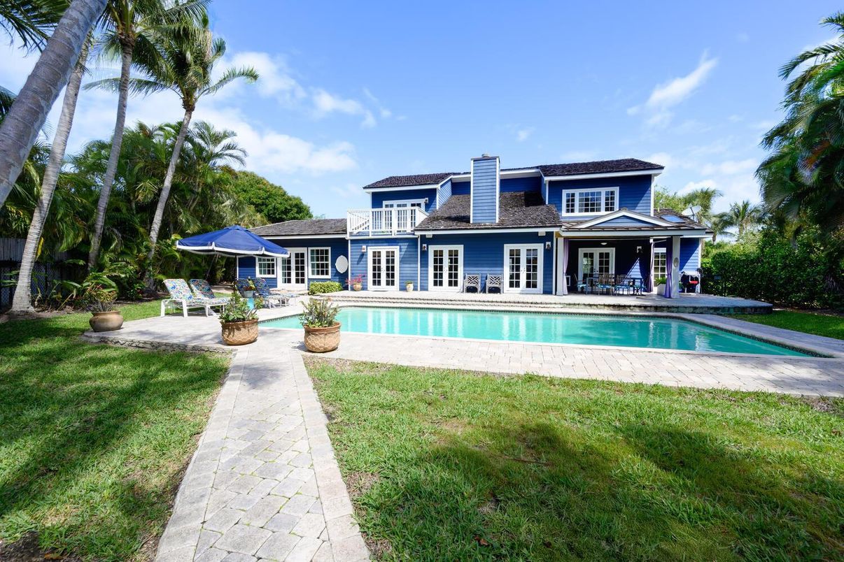 Exterior, Pool