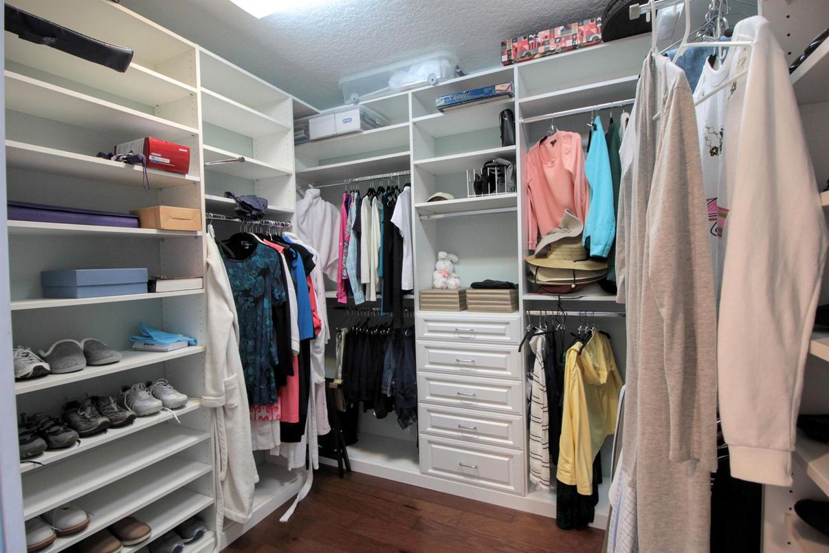 Interior, Walk-in Closets, Wood Texture Flooring