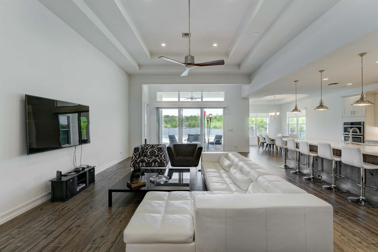 Dining room, Interior, Living room, Pendant Lights, Recessed Lighting, Wood Texture Flooring