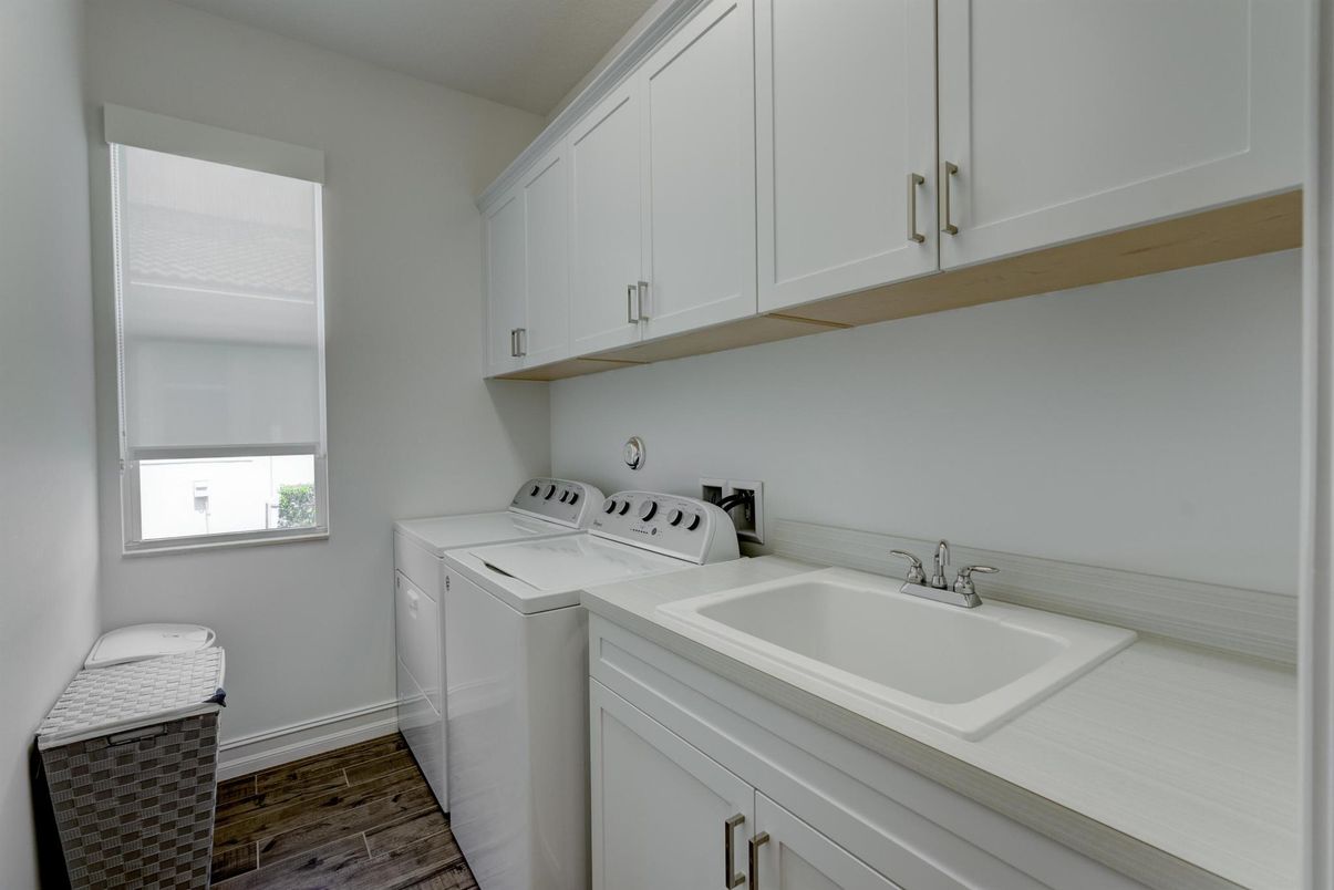 Interior, Washer, Wood Texture Flooring