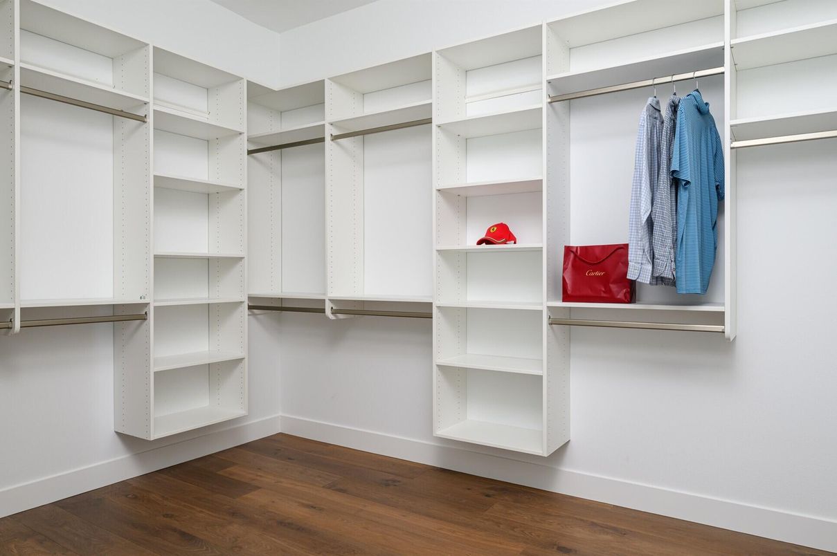 Interior, Walk-in Closets, Wood Texture Flooring