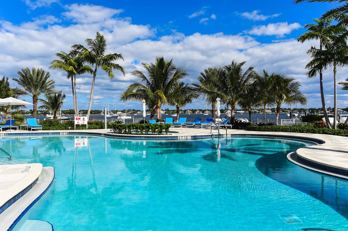 Exterior, Pool, Water