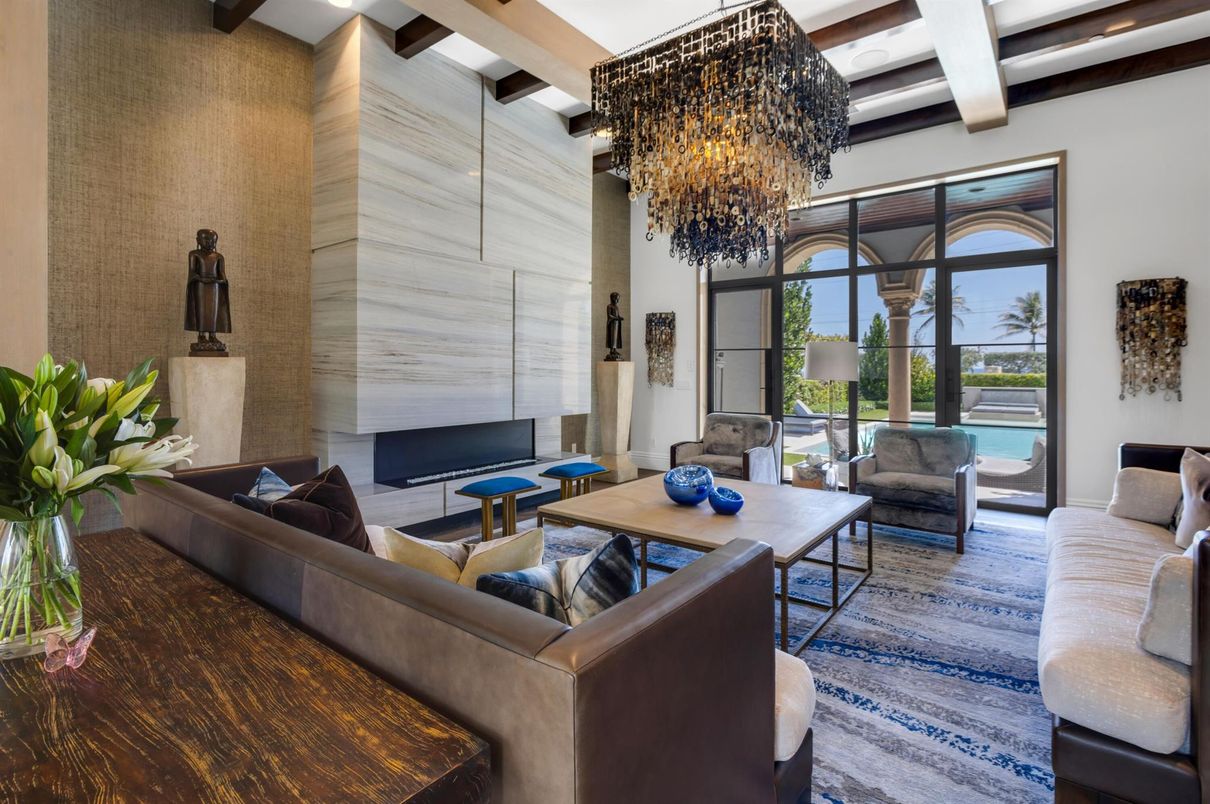 Chandelier, Interior, Living room