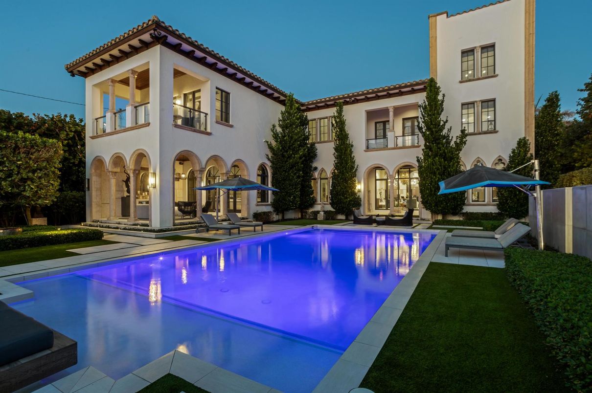 Exterior, Pool