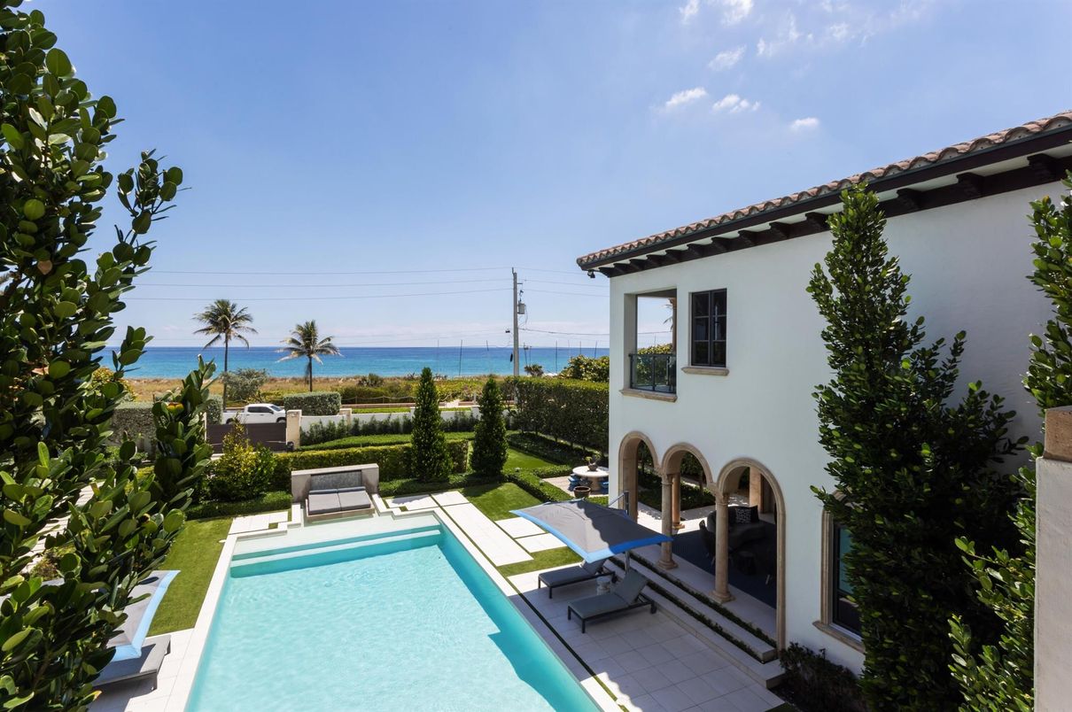 Exterior, Pool, Water