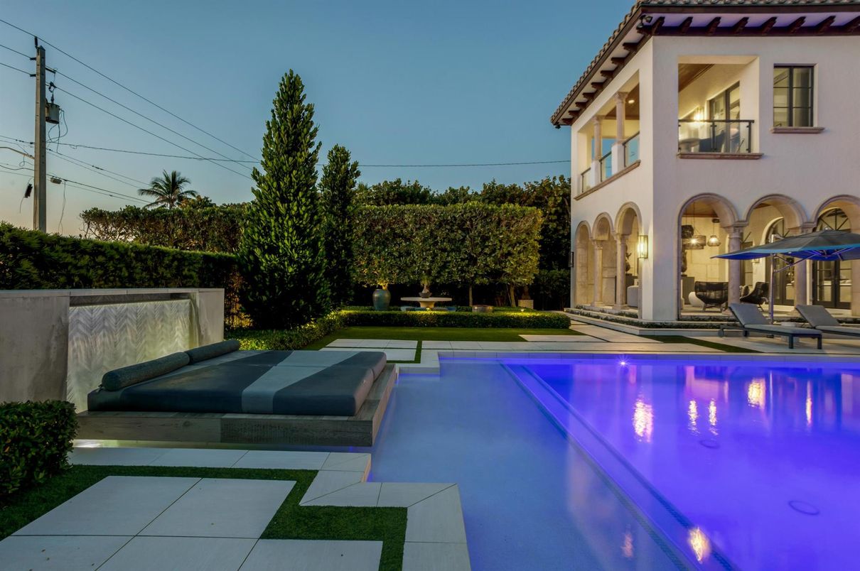 Exterior, Pool