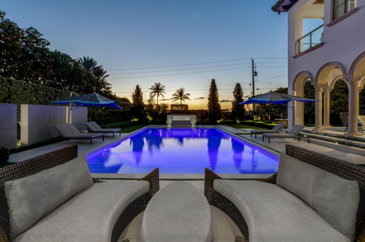 Exterior, Pool