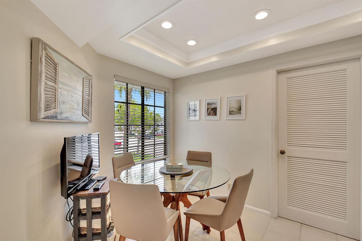 Dining room, Interior, Recessed Lighting