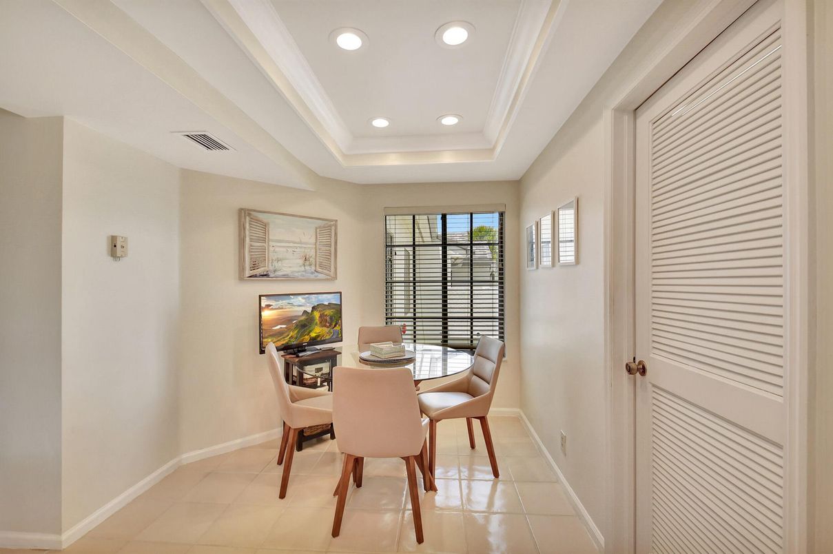 Dining room, Interior, Recessed Lighting