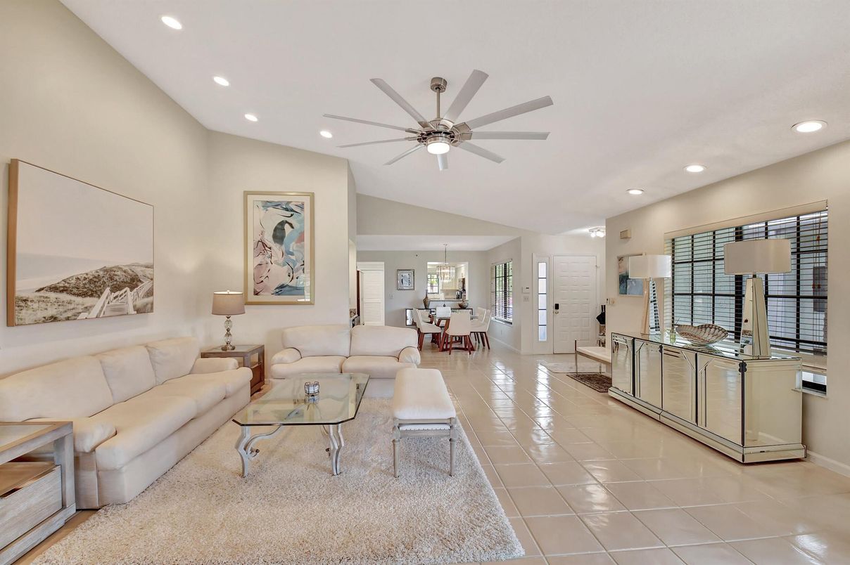 Chandelier, Dining room, Interior, Living room, Pendant Lights, Recessed Lighting