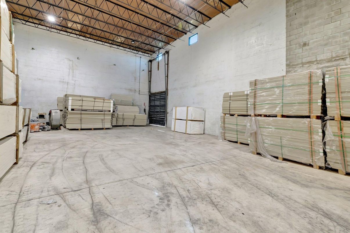 Garage, Interior, Stone Walls