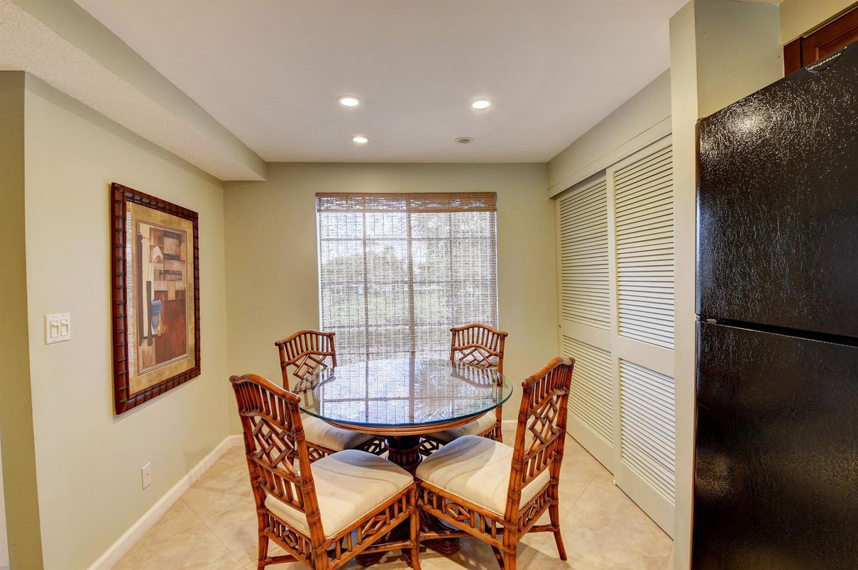 Dining room, Interior, Recessed Lighting