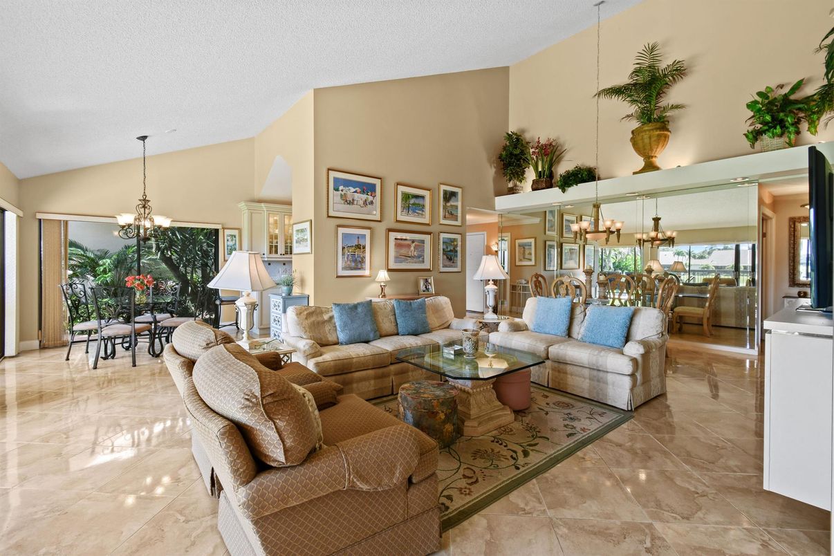 Chandelier, Dining room, Interior, Living room, Pendant Lights